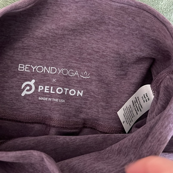 Peloton Beyond Yoga Leggings - Picture 3 of 3